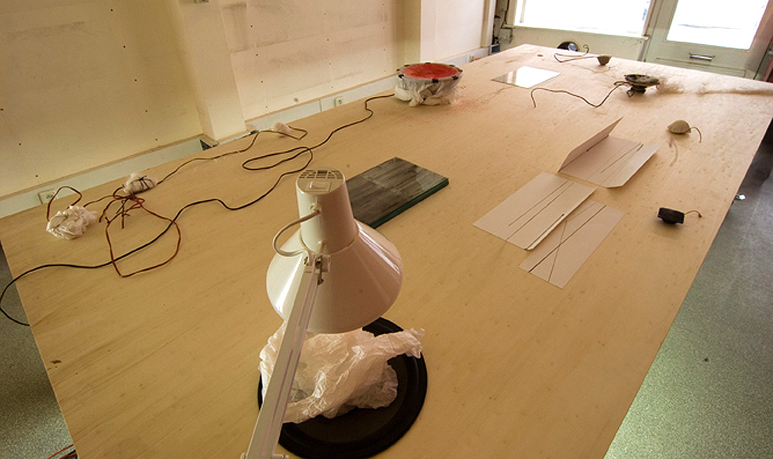 'La Table etc', klankinstallatie, Bart Vandevijvere & Laurent Rigaut / Happy New Ears Festival, Kortrijk, 2007